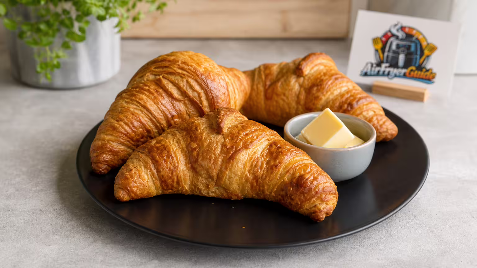 Butterhörnchen im Airfryer - Serviervorschlag