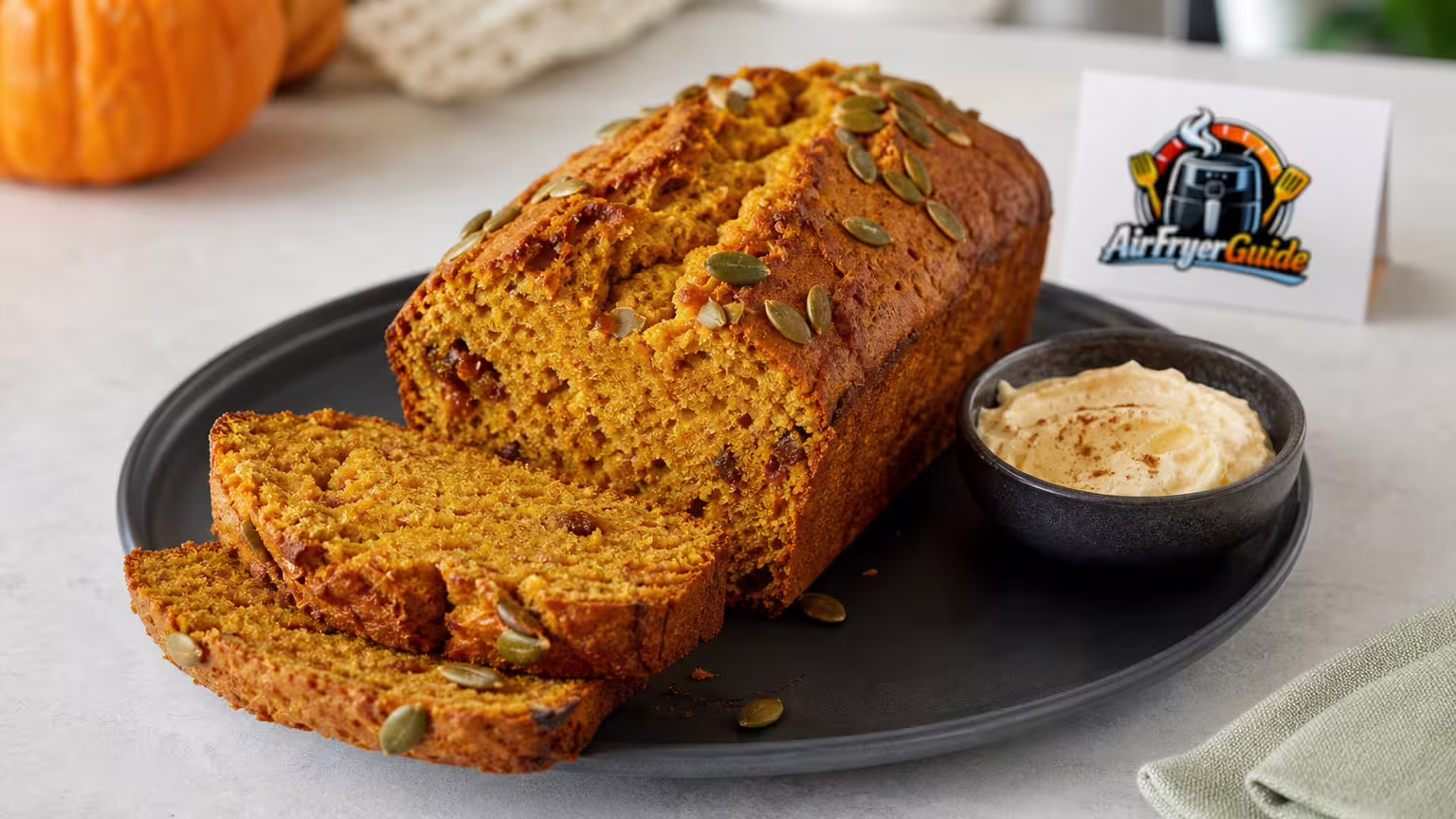 Süßes Kürbisbrot im Airfryer - Serviervorschlag
